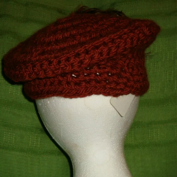 NEW Woman's Xeino Handmade Beanie with Feather Acc - Picture 6 of 7